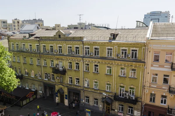 Anciennes rues de la maison dans le centre de Kiev — Photo