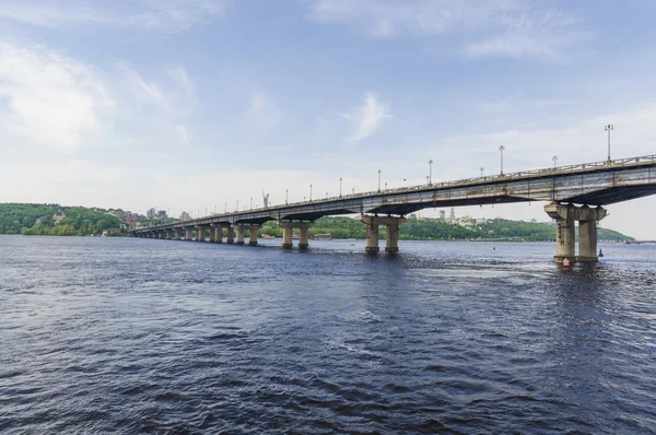 Ponte della metropolitana sul fiume Dnieper a Kiev — Foto Stock