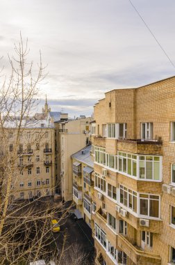 Moskova Merkez ilçe ataerkil gölet ve geç sonbaharda. Üstten Görünüm