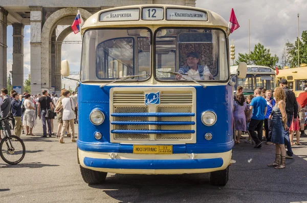 Stary radziecki autobus na wystawie transportu rzadko w Moskwie — Zdjęcie stockowe