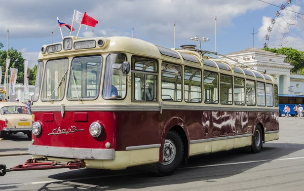 Antiguo trolebús soviético en la exposición de transporte raro en Moscú —  Fotos de Stock