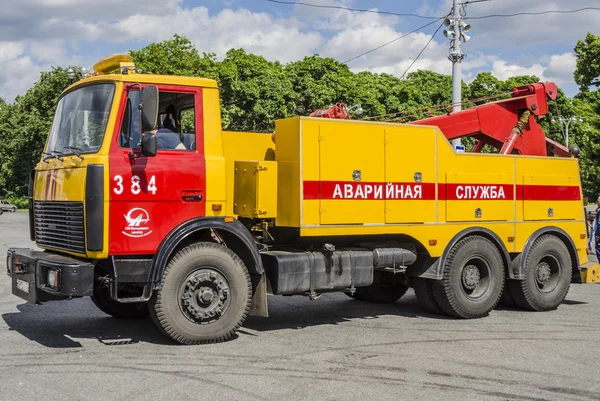 Coches retro. Coches de carga antiguos soviéticos de 50 años para servicios de emergencia urbanos en Moscú . — Foto de Stock