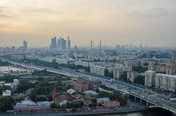 Top view of the streets and squares of Moscow from the top of a block of flats on the Sparrow Hills. Tourist panorama — Stock Photo, Image