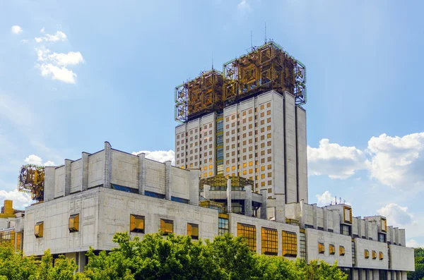 現代科学のロシア連邦のロシア アカデミーの幹部の建物のファサードを構築 — ストック写真