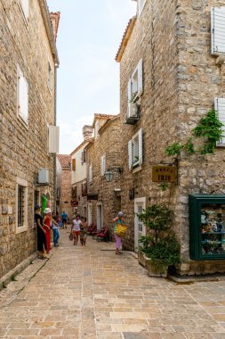 eski budva. evler, caddeler ve sokaklar şehrin. Karadağ
