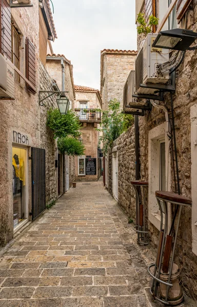 Viejo Budva. Casas, calles y callejones de la ciudad. Montenegro — Foto de Stock