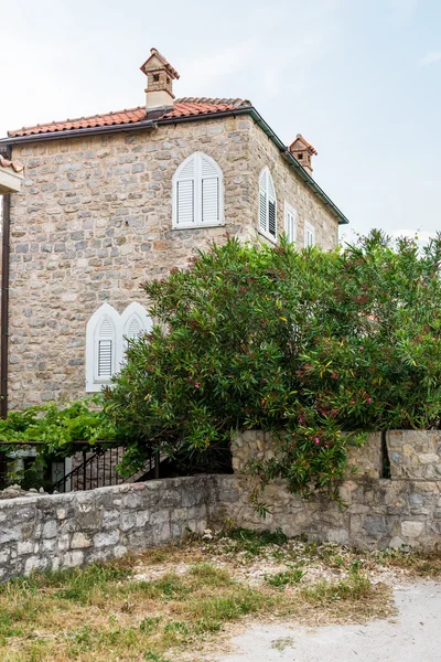 Alte Budva. Häuser, Straßen und Gassen der Stadt. Montenegro — Stockfoto