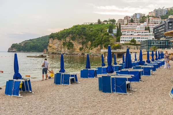 Playa vacía por la noche en Budva — Foto de Stock