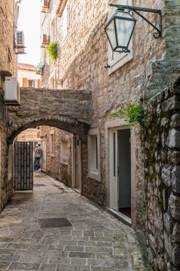 eski budva. evler, caddeler ve sokaklar şehrin. Karadağ