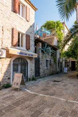 eski budva. evler, caddeler ve sokaklar şehrin. Karadağ