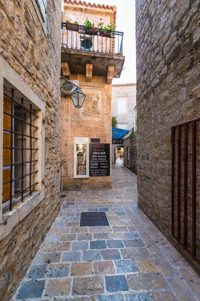 Alte Budva. Häuser, Straßen und Gassen der Stadt. Montenegro — Stockfoto