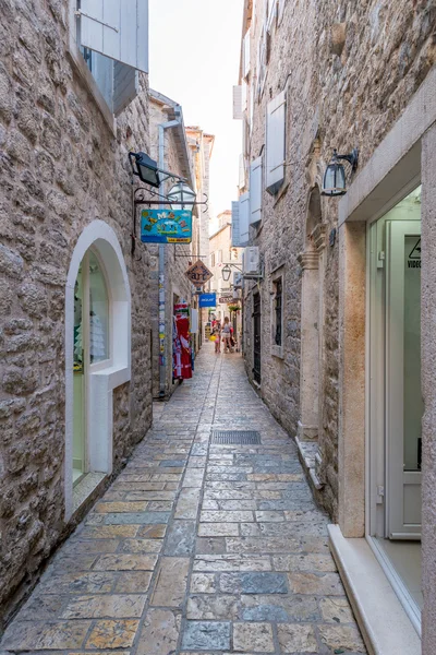 Viejo Budva. Casas, calles y callejones de la ciudad. Montenegro — Foto de Stock