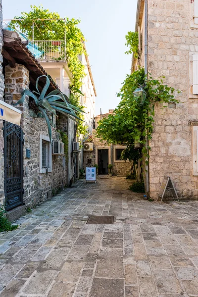 Stary budva. domy, ulice i zaułki miasta. Czarnogóra — Zdjęcie stockowe