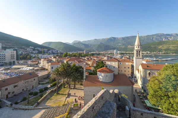 O velho Budva. Casas, ruas e becos da cidade. Montenegro — Fotografia de Stock