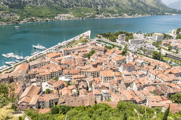 View of the old town of Kotor on. Red tiled roofs and bay south fjord — Stock Photo, Image