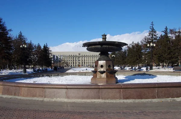俄罗斯西伯利亚伊尔库茨克冬季的喷泉 — 图库照片