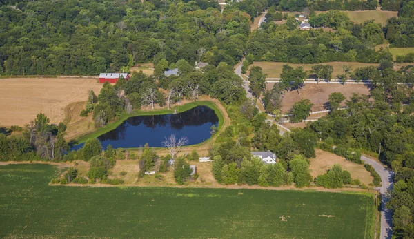 Luchtfoto van boerderij velden en bomen in mid-westen missouri vroeg in de ochtend — Stockfoto