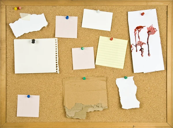 白紙のノートとコルク板. — ストック写真