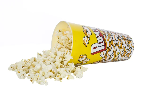 Popcorn i en behållare som spillts — Stockfoto