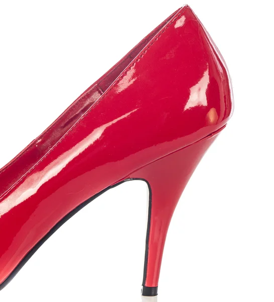 Röda högklackade kvinnor skor på vit bakgrund — Stockfoto