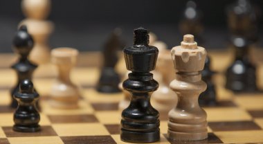 satranç taşları bir satranç tahtası tablo