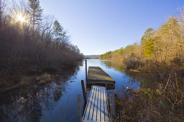 Jetty sur un lac — Photo