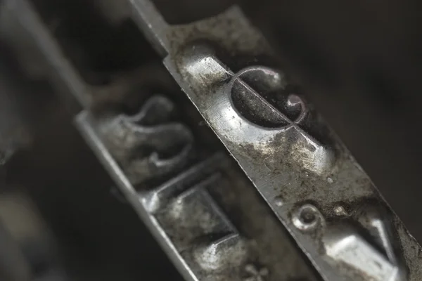 Tipo de máquina de escrever antiga com foco no símbolo de centavos — Fotografia de Stock