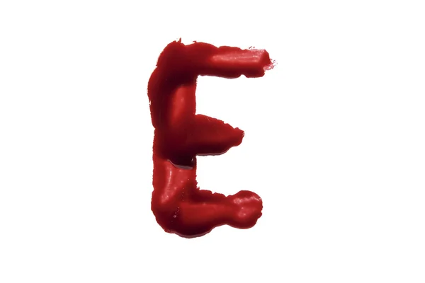 Fuentes de sangre escritas con dedos ensangrentados, la letra E — Foto de Stock