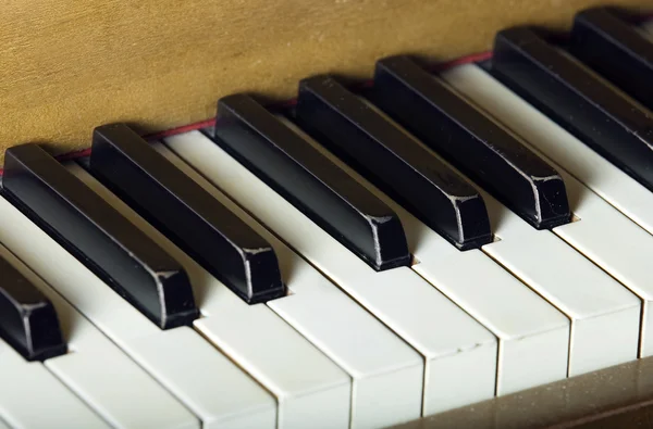 Піаніно ключі крупним планом монохромні — стокове фото