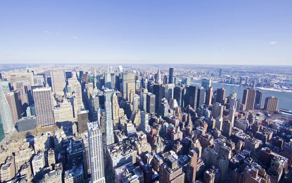 Architectonische wolkenkrabbers in new york city — Stockfoto