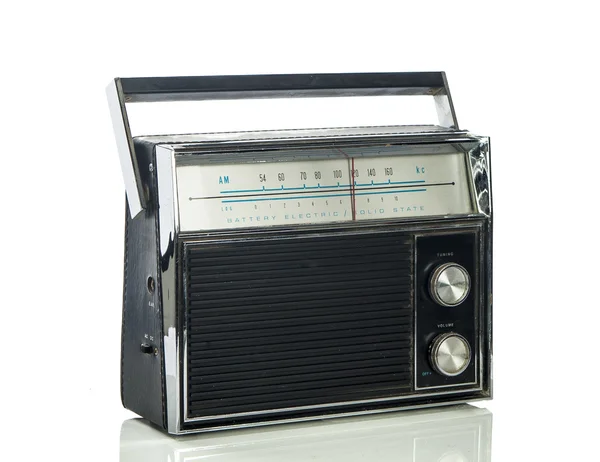 Vintage radio geïsoleerd op wit — Stockfoto