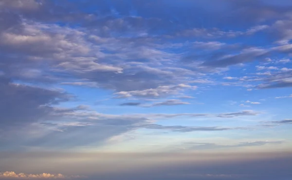 Cielo blu con nuvole — Foto Stock