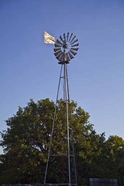 Ročník větrný mlýn — Stock fotografie