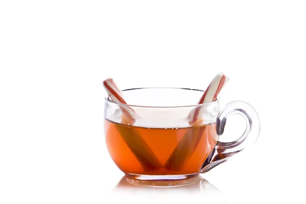 Τσάι με ένα από ζαχαροκάλαμο καραμέλα — Φωτογραφία Αρχείου
