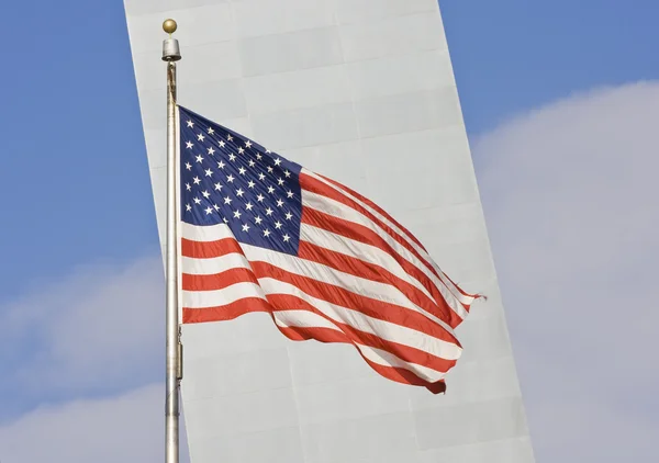 Bandera americana ondeando en el viento — Foto de Stock