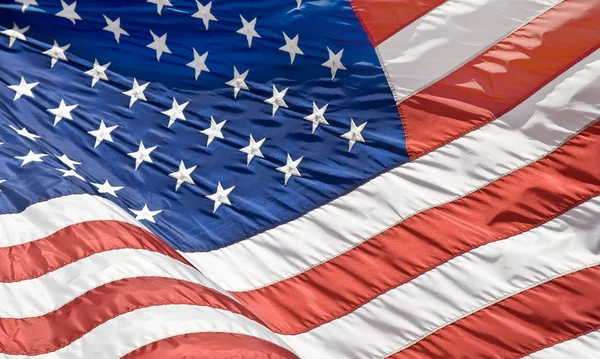 Amerikanische Flagge weht im Wind — Stockfoto