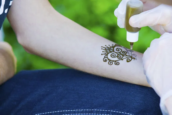 Tatuagem na mão — Fotografia de Stock