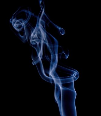 Siyah üzerine izole edilmiş soyut duman