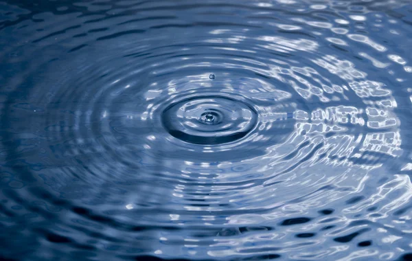 Blue water drop and splash. — Stock Photo, Image