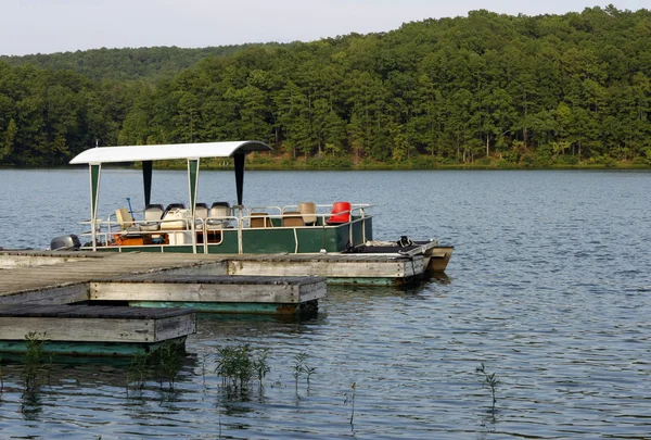 Pier the boat on a river — Stock Photo, Image