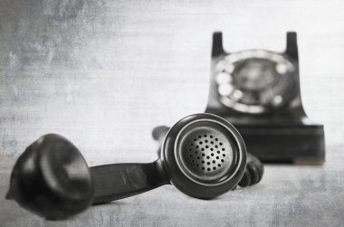 retro telefon üzerinde beyaz izole