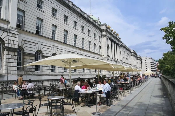 Pouliční kavárny Londýn somerset house — Stock fotografie