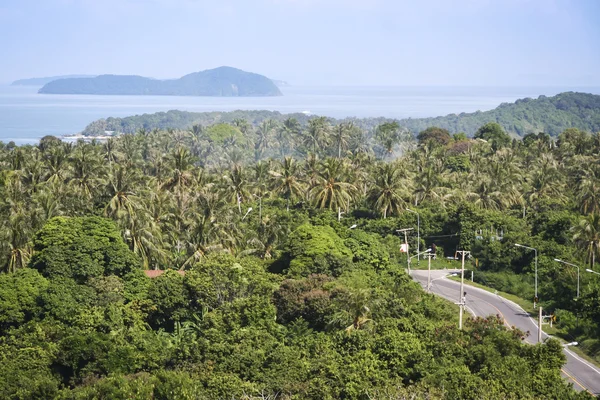 Straße windet sich durch die Insel Phuket — Stockfoto