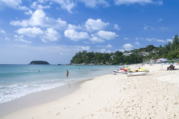 Kata beach tourists phuket island — Stock Photo, Image