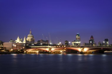 Londra gece cityscape skyline uk