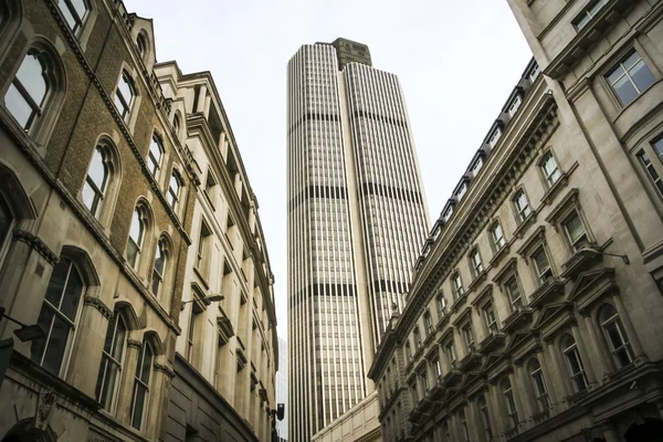 Cidade rua escritórios Londres Inglaterra — Fotografia de Stock