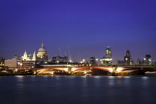 Londra notte paesaggio urbano skyline uk — Foto Stock