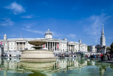 Trafalgar square Londra yaz gün