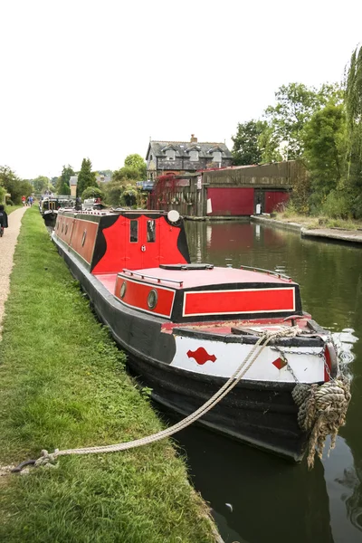 Barge grand union canal berkhamsted — Stock Photo, Image