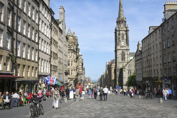 Royal mile edinburgh gamla stan — Stockfoto